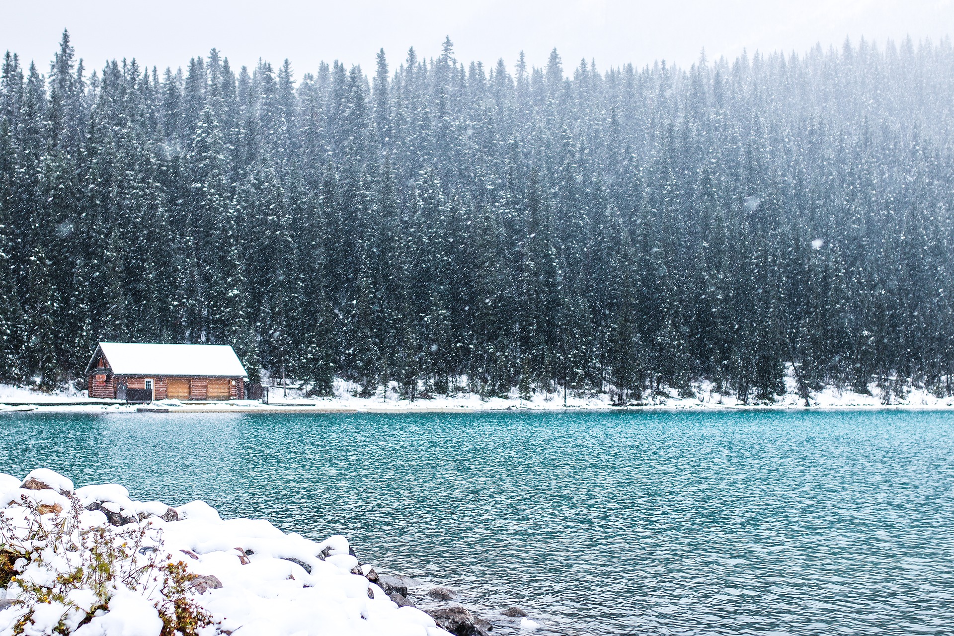 Travailler autrement au Canada-Le Lac Louise en Alberta en hiver