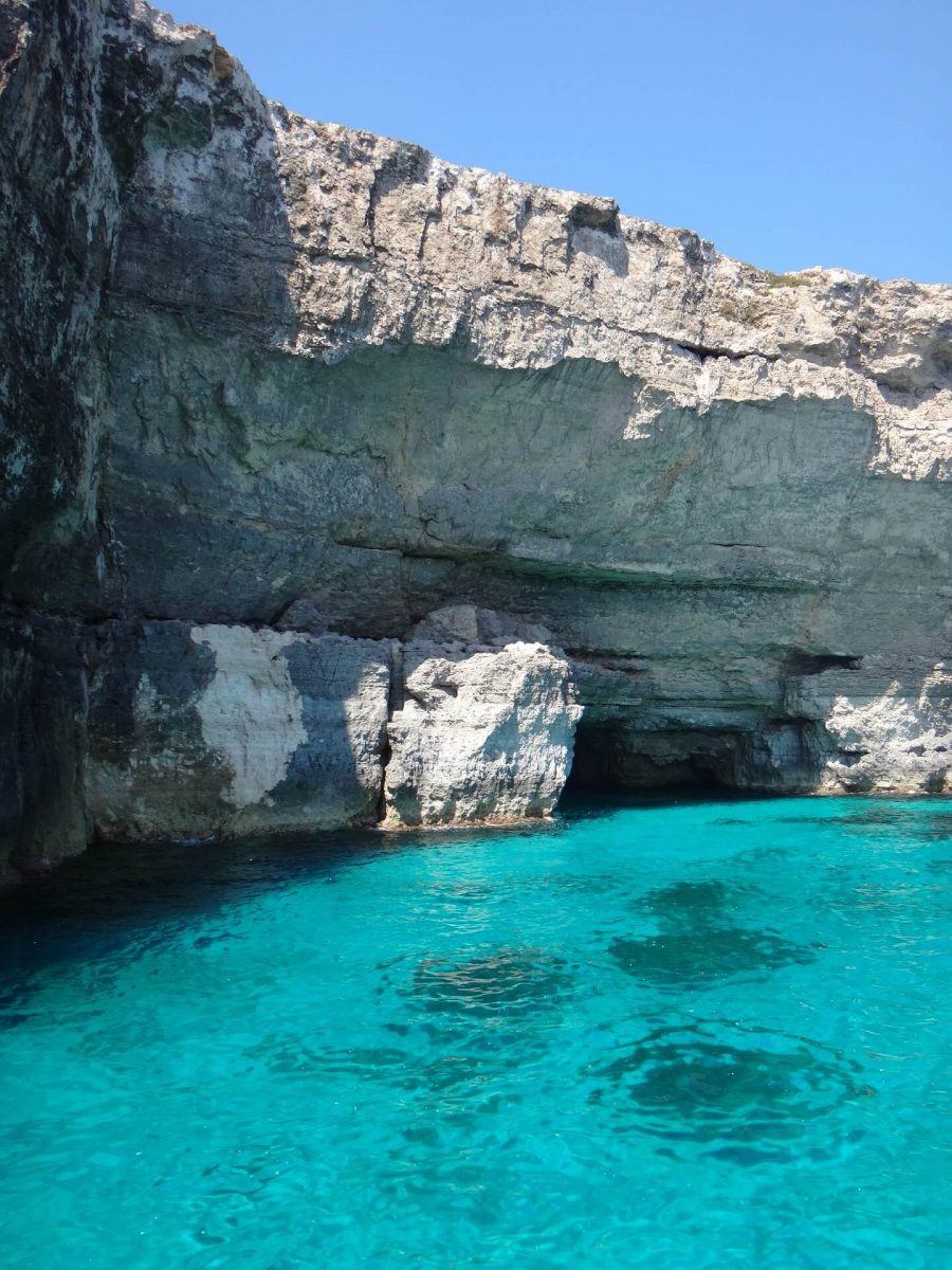 Les eaux turquoise du Blue Lagoon de l'île de Comino