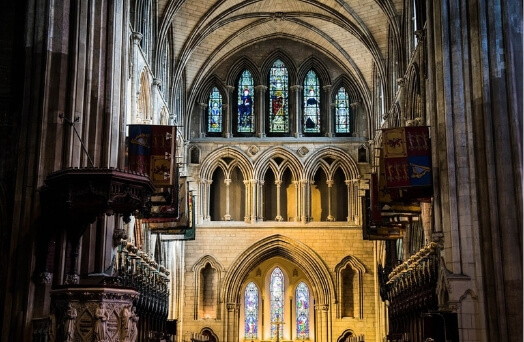 eglise irlande coutume